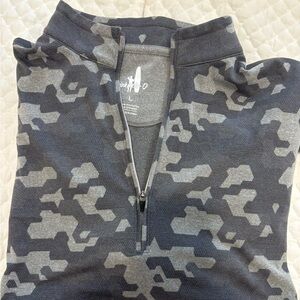 Large Johnnie O Quarter Zip! Gray and Gray Camo! Great condition